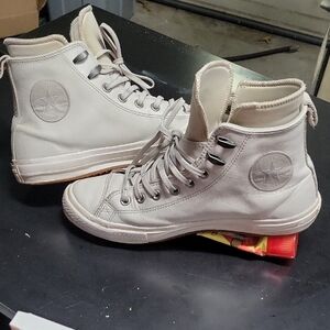Mens 11 Converse All star leather insulated And waterproof.  White And Lightgrey